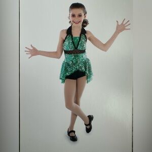 A Wish Come True Size 6X/7 Child Green & Black Sequinned Dance Dress